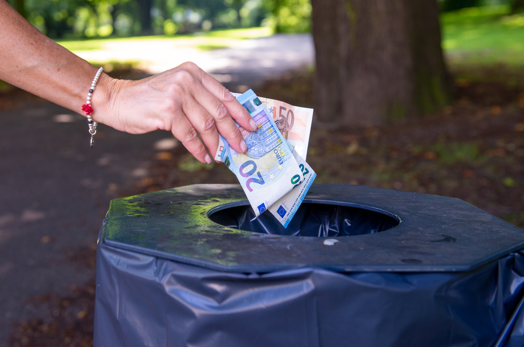 Woman Throws Away Money Banknotes, Lots of Euros Thrown in the P